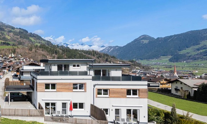 Fuegen House | H19 - Modernes Ferienhaus 145qm, 3SZ, Wellnessbereich mit Sauna und Dachterrasse mit Panoramablick, Kühlen und Heizen mit Geothermie