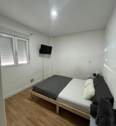 Carabanchel House | Habitación con baño compartido