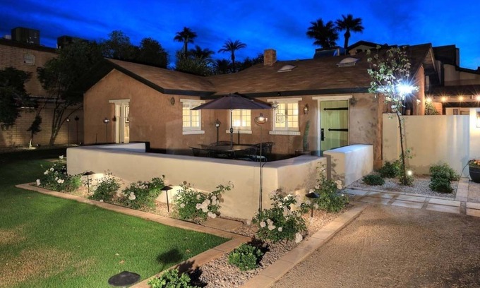 Camelback East Cottage | Hacienda in the City