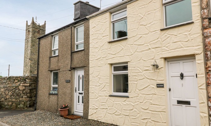 Nefyn Cottage | HADDEF, romantic, luxury holiday cottage, with hot tub in Nefyn