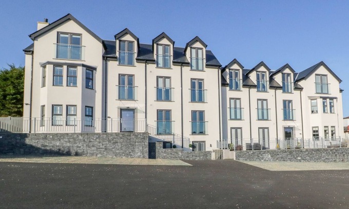 Benllech Apartment | HAFAN TRAETH (BEACH HAVEN), family friendly in Benllech