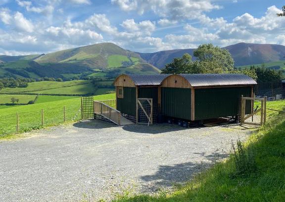 Machynlleth Apartment | Hafan y Mynydd - Mobility adapted double shepherd hut