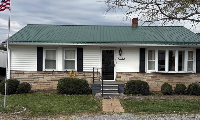 Bluewell House | Hafield McCoy trail house sleeps 14