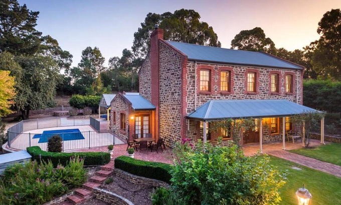 Hahndorf House | Hahndorf Luxury Retreat 5 bedrooms for 12 guests