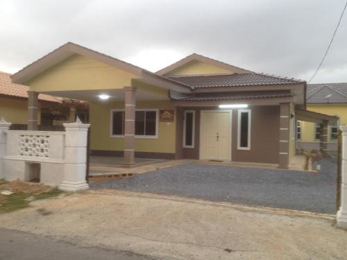 Kampung Bintong House | Hajjah Norma Homestay