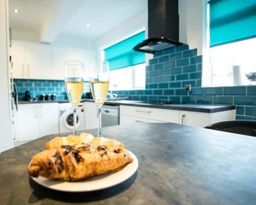 Tamworth House | Halford House 3 Bed Town Centre Home from Home with Parking for 2 cars Prime Location Tamworth