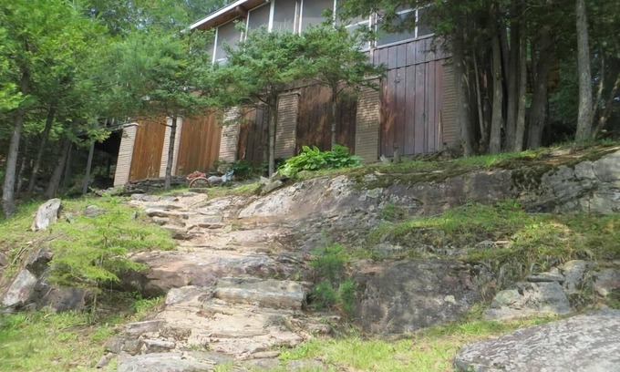 Minden Hills Cottage | Haliburton Lakefront Sleeps 8 + 7 Boats Included + 2 Swim Rafts & 2 King Beds