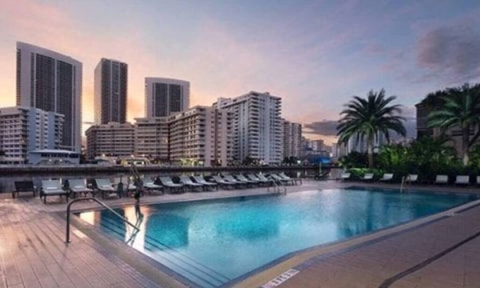 Hallandale Beach Resort | Hallandale Beach Access Condo Resort Amenities