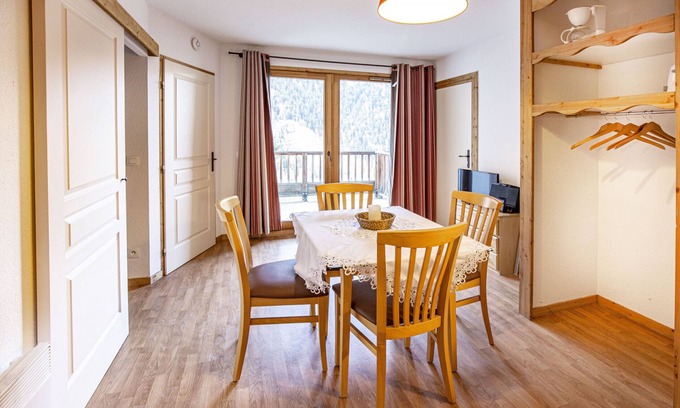 Orelle Apartment | Hameau 8 202 - SPA & PISCINE appartement 4 pers