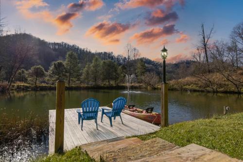 Mars Hill House | Hamersmith Hollow Retreat by AvantStay Mountain Views