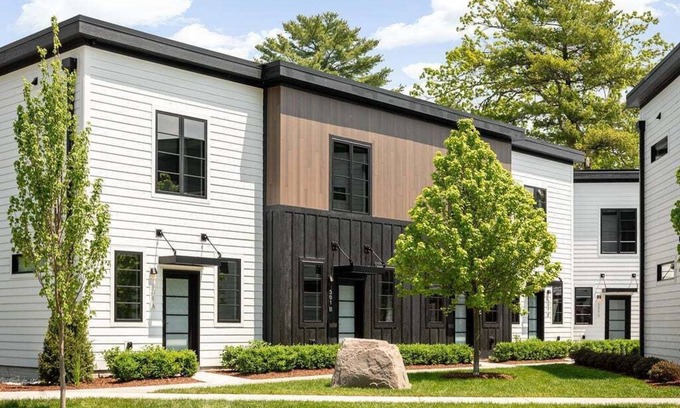 Traverse City Apartment | Hamilton Place - 305 (3 units) Sleeps 12