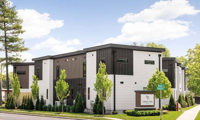 Traverse City Apartment | Hamilton Place | Dunecrest Building | 5 Units