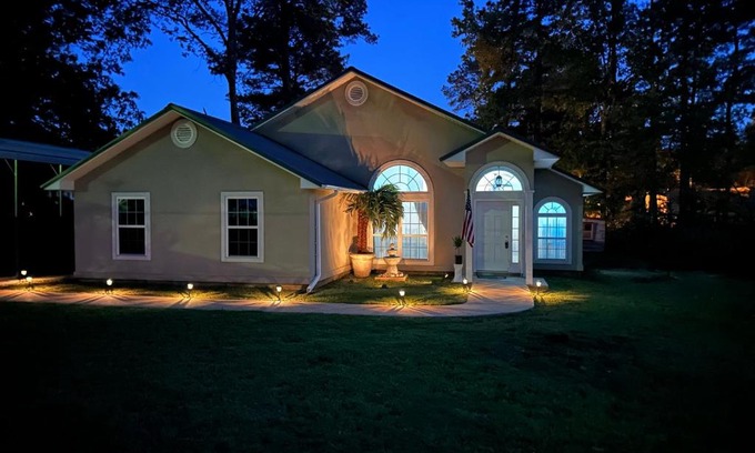 Lake Hamilton Villa | HAMILTON'S LAKE ESCAPE BEAUTIFUL 2007 STUCCO LAKE HOME WITH 2010 G3 PONTOON INCLUDED!