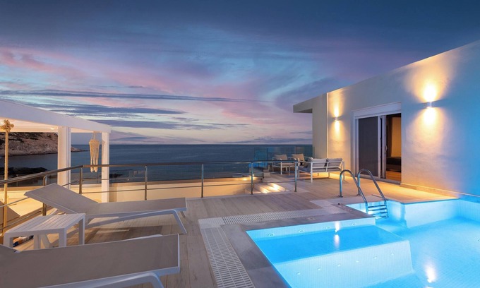 Stegna Villa | Hamilton Sea Front Villa