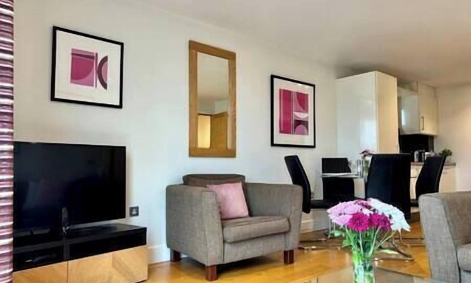 Cambridge Apartment | Hamiltons standard 2 bedroom 1 bathroom apartment