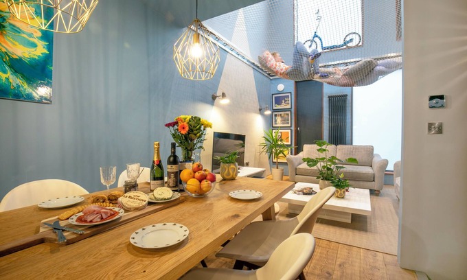 Manchester City Centre House | Hammock Heights! Hot tub, Private Garage, City Center