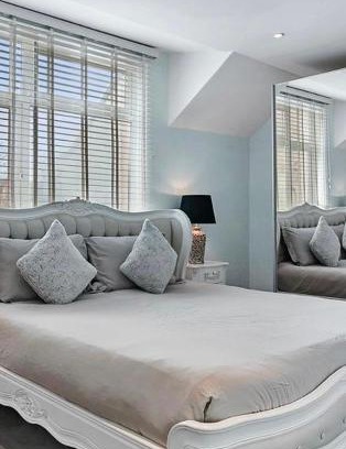 Childs Hill Apartment | Hampstead Opulence Apartment - Luxurious Split Level Property