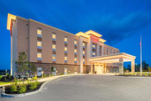 Oxford Hotel | Hampton Inn by Hilton Oxford, ME