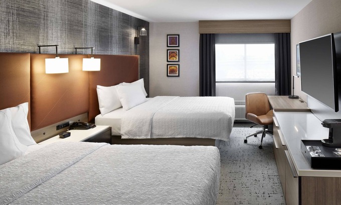 Newark Hotel | Hampton Inn Newark Airport