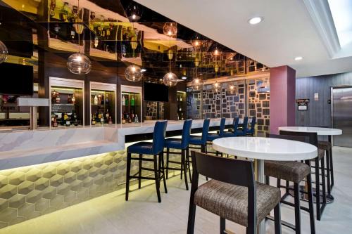 Queens Hotel | Hampton Inn NY-JFK