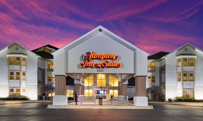 Hoffman Estates Hotel | Hampton Inn & Suites Chicago/Hoffman Estates