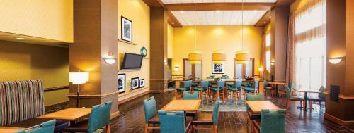 Chesapeake Hotel | Hampton Inn & Suites Chesapeake-Square Mall