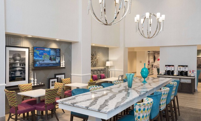 Schaumburg Hotel | Hampton Inn & Suites Chicago Schaumburg