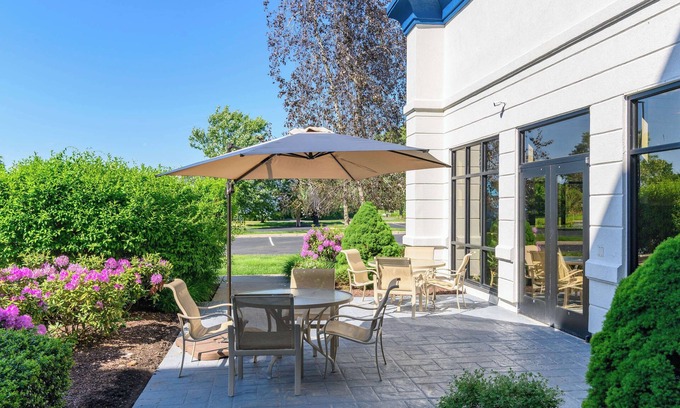 Manchester Hotel | Hampton Inn & Suites Hartford-Manchester