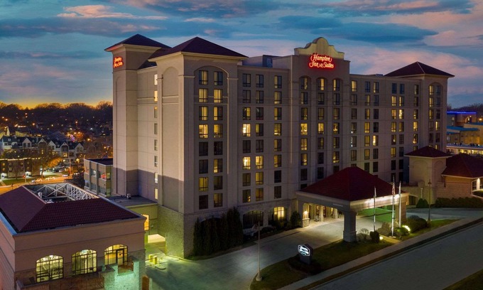 Country Club Plaza Area Hotel | Hampton Inn & Suites Kansas City-Country Club Plaza