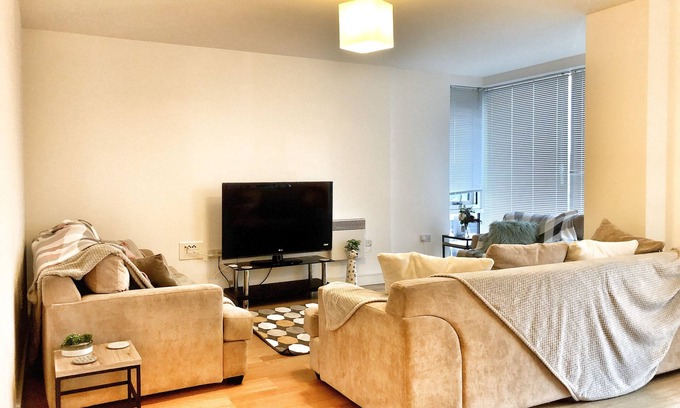 Chatham Apartment | Hampton Leigh - Elegant Apartment in The Wharf
