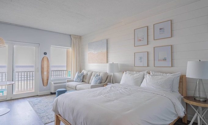 Hampton Apartment | Hampton Tides | Ocean View |Top Floor With Balcony