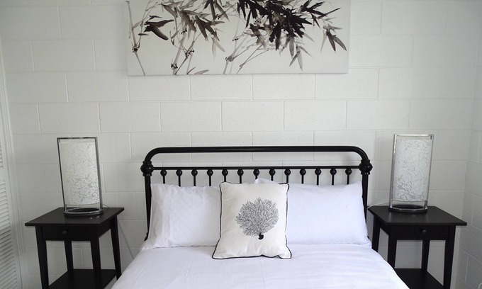 Port Vincent House | "Hamptons" self-contained holiday unit. Walk to beach and shops