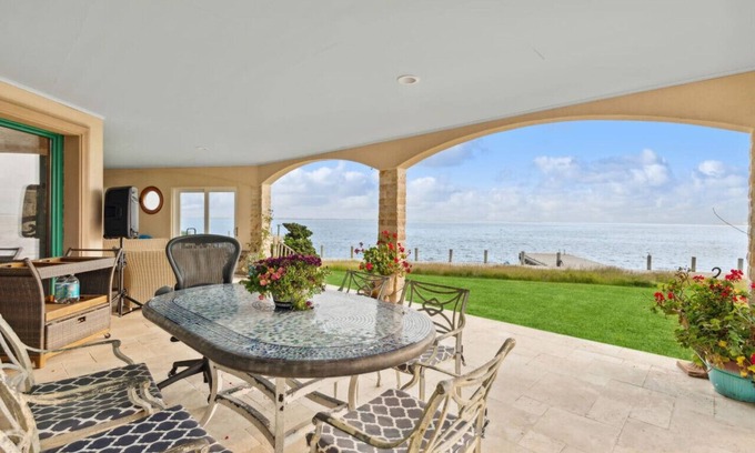Remsenburg House | Hamptons Waterfront Paradise