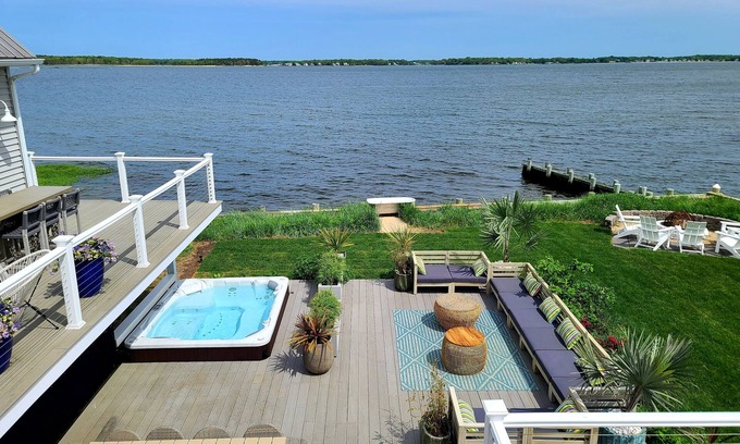 Flanders House | Hamptons Waterfront Escape/Hot Tub & Resort Style