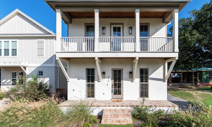 Biloxi House | Hang Ten-Ocean Springs