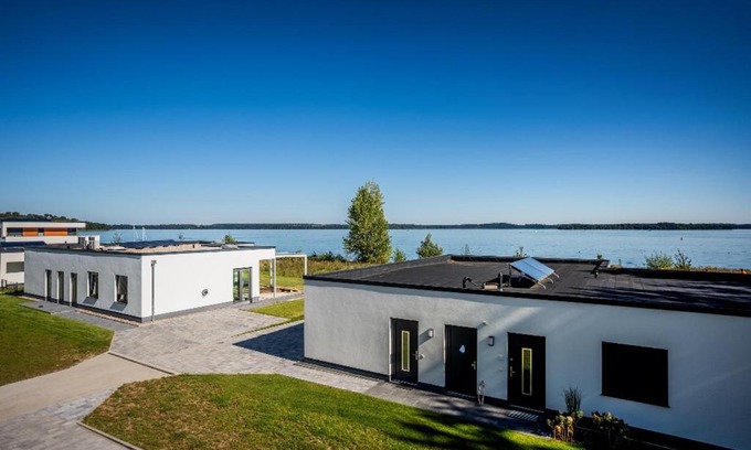Schwerin Apartment | Hangar 19 Superior Apartment mit Balkon und Seeblick H7W3