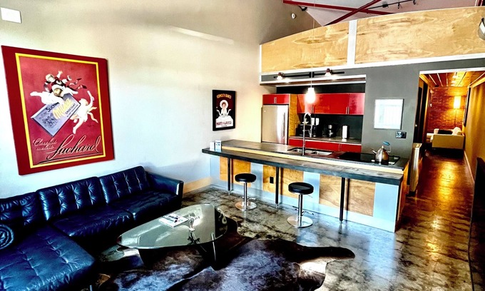 Rosewood House | Hangar Loft Hotel+006- Twice Featured On HGTV Walk to USC Stadium 1 mi to Ft Jax