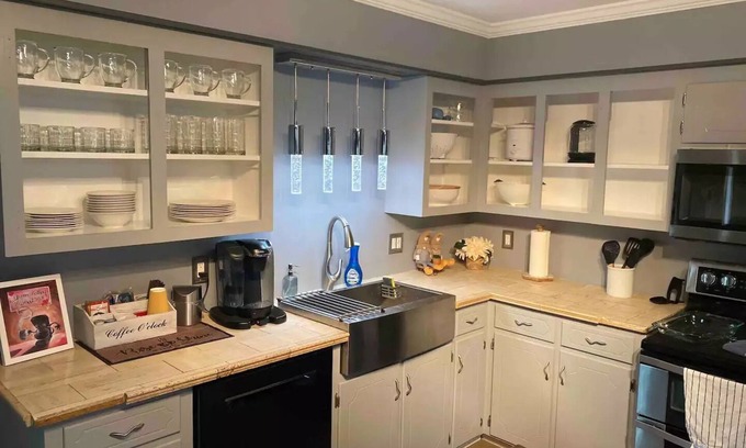 Seneca House | Hanover Haven 1 BR/1 Bath
