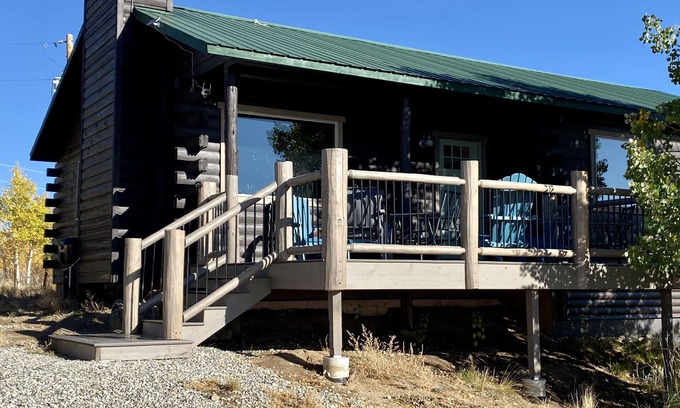 Como Cabin | Happy 5 acre cabin