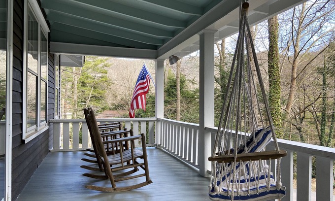 Montreat House | Happy Clan Cottage - Updated 1921 Montreat Cottage