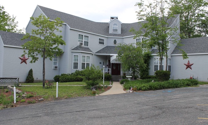 Harbor Springs House | Happy Days and Nights -Sunset House- A 4 bedroom mansion close to skiing.