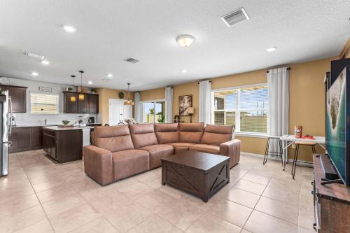 Davenport House | Happy Daze - Home for 8
