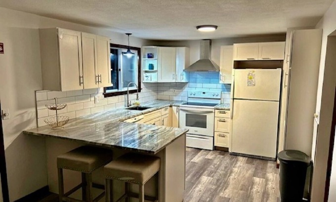 Forestdale House | HAPPY ESCAPE a super comfy cozy space in a quiet intimate setting.