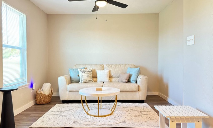 Tallahassee House | Happy House on the Hill 2x1 Home near FAMU and FSU