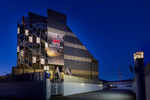 Showa Hotel | Happy Kiss (Adult Only)