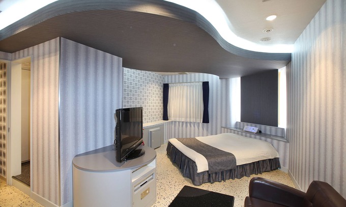 Showa Hotel | Happy Kiss - Adults Only