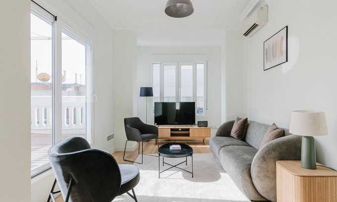 Salamanca Apartment | Happy Lista 2BR w/A/C, 5 min from El Retiro Park, by Blueground