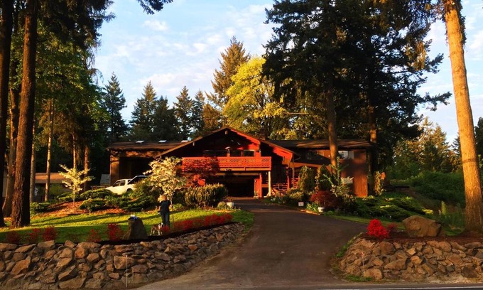 Oatfield Bed & Breakfast | Happy Rock Inn