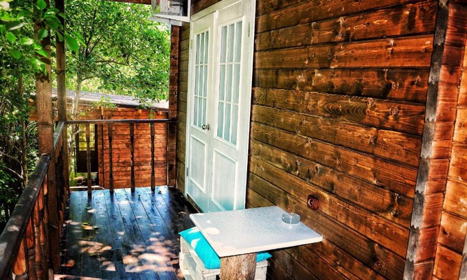 Vardane House | HappyWood