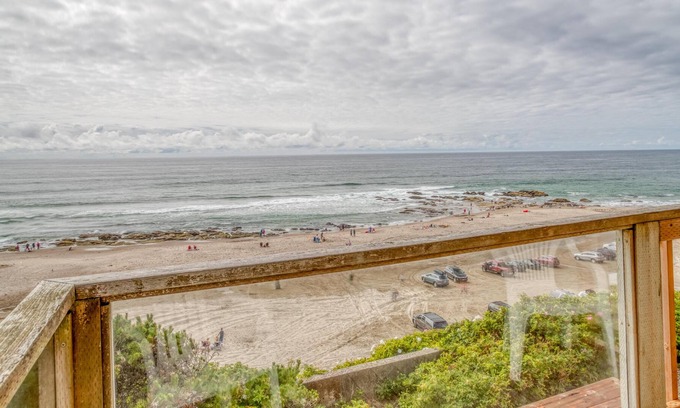 Lincoln City Villa | Harbor House